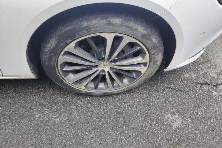 Used Buick Regal 2017 28T Prestige Model Right Front Wheel Hub