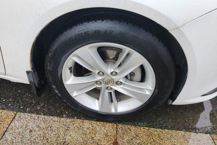 Used Buick Regal 2017 20T Elite Edition Right Front Wheel Hub