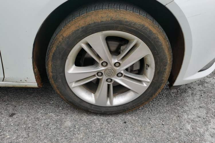 Used Buick Regal 2017 20T Elite Edition Right Front Wheel Hub