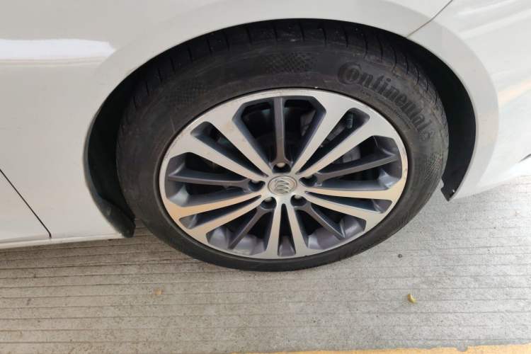 Used Buick Regal 2017 28T Prestige Model Right Front Wheel Hub