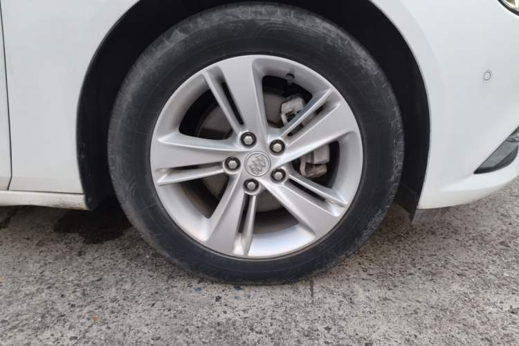 Used Buick Regal 2017 20T Luxury Model Right Front Wheel Hub