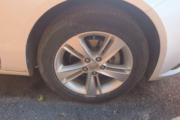 Used Buick Regal 2017 20T Elite Edition Right Front Wheel Hub