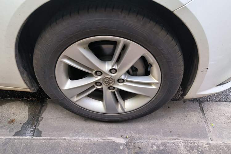 Used Buick Regal 2017 20T Luxury Model Right Front Wheel Hub