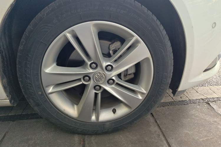 Used Buick Regal 2017 20T Luxury Model Right Front Wheel Hub