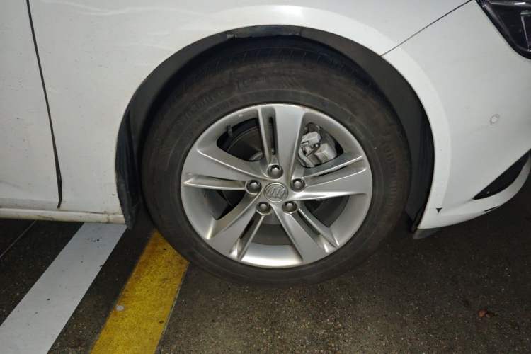 Used Buick Regal 2017 20T Luxury Model Right Front Wheel Hub