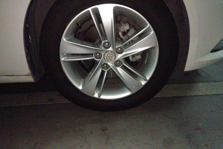 Used Buick Regal 2017 20T Elite Edition Right Front Wheel Hub