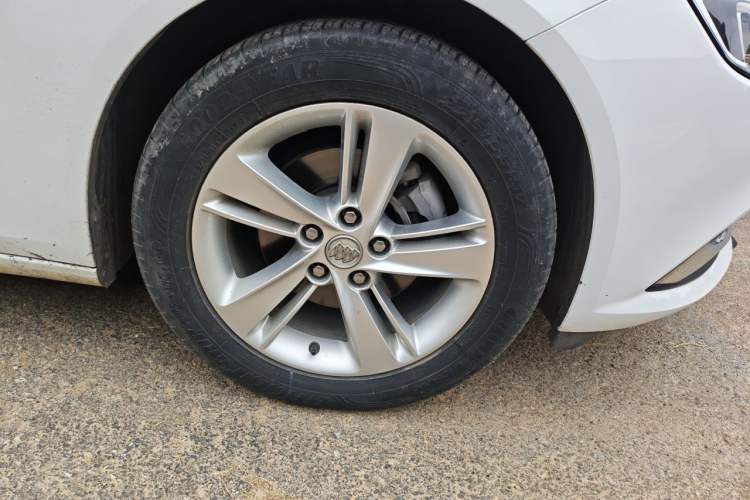 Used Buick Regal 2017 20T Elite Edition Right Front Wheel Hub