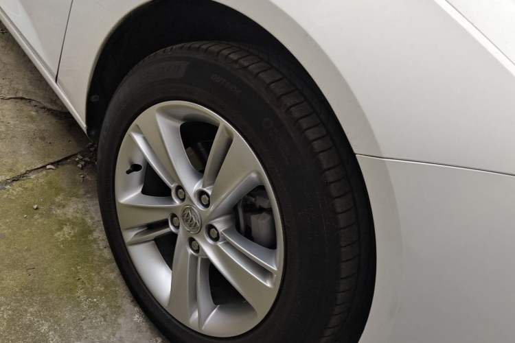 Used Buick Regal 2017 20T Elite Edition Right Front Wheel Hub