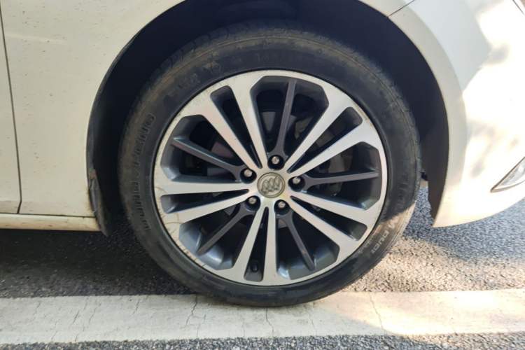 Used Buick Regal 2017 28T Luxury Edition Right Front Wheel Hub