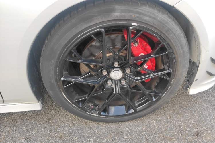 Used Buick Regal 2017 20T Luxury Model Right Front Wheel Hub