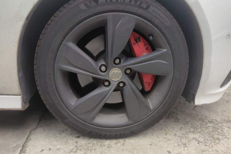 Used Buick Regal 2017 GS 28T Prestige Model Right Front Wheel Hub