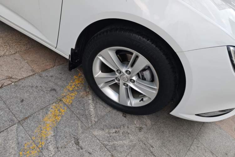 Used Buick Regal 2017 20T Elite Edition Right Front Wheel Hub