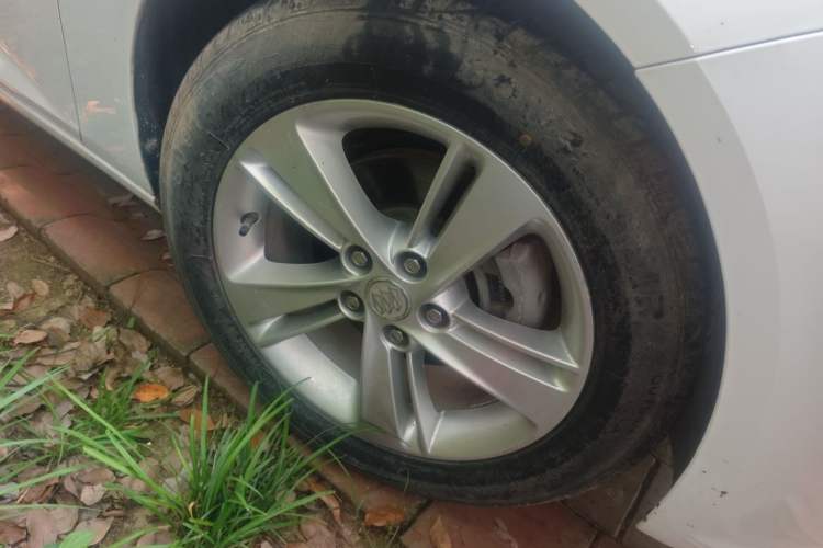 Used Buick Regal 2017 20T Elite Edition Right Front Wheel Hub