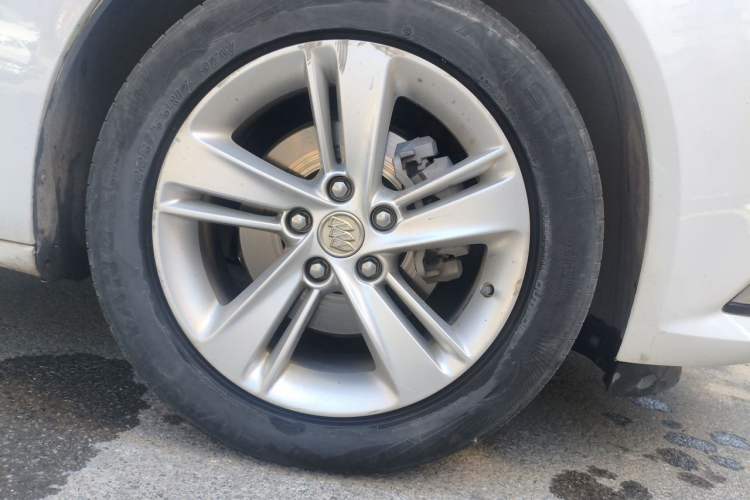 Used Buick Regal 2017 20T Elite Edition Right Front Wheel Hub