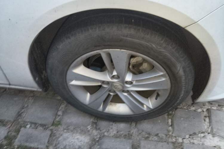 Used Buick Regal 2017 20T Elite Edition Right Front Wheel Hub