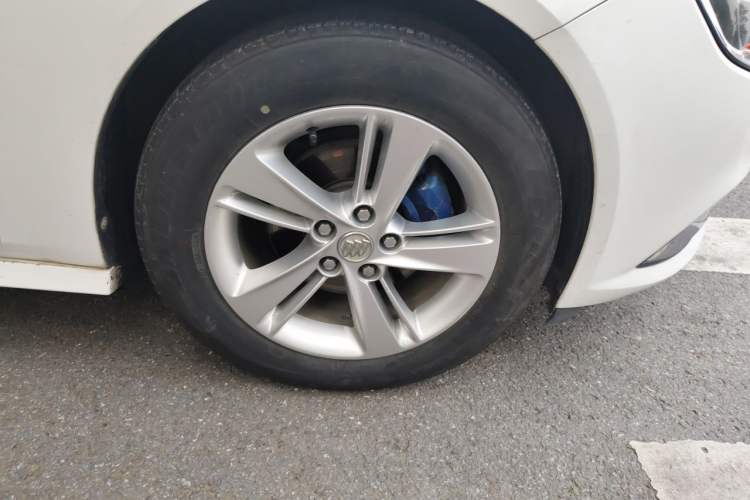 Used Buick Regal 2017 20T Elite Edition Right Front Wheel Hub