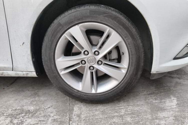 Used Buick Regal 2017 20T Elite Edition Right Front Wheel Hub