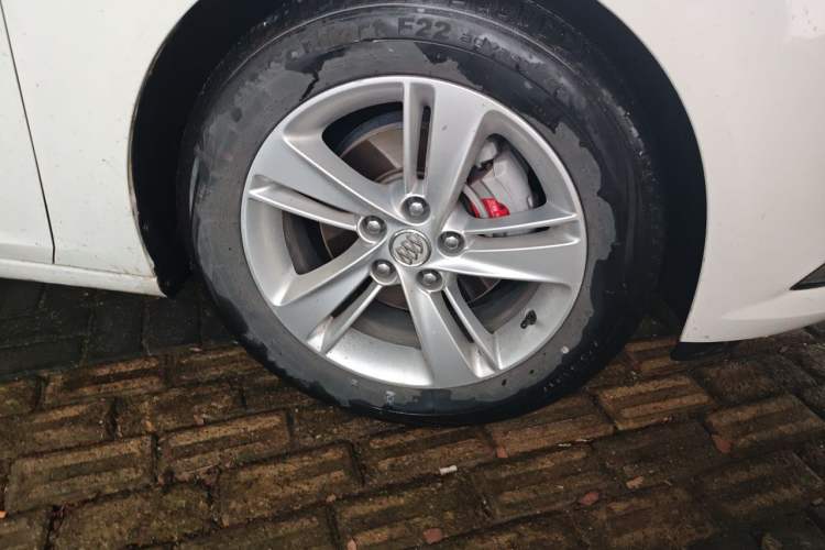 Used Buick Regal 2017 20T Elite Edition Right Front Wheel Hub