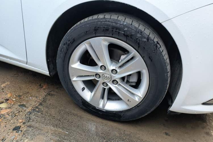 Used Buick Regal 2017 20T Elite Edition Right Front Wheel Hub