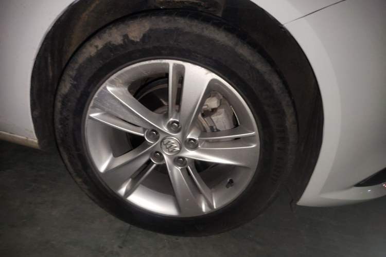 Used Buick Regal 2017 20T Elite Edition Right Front Wheel Hub