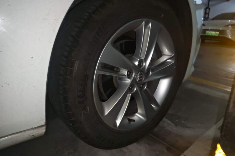 Used Buick Regal 2017 20T Elite Edition Right Front Wheel Hub