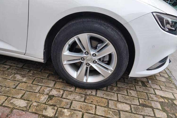 Used Buick Regal 2017 20T Luxury Model Right Front Wheel Hub