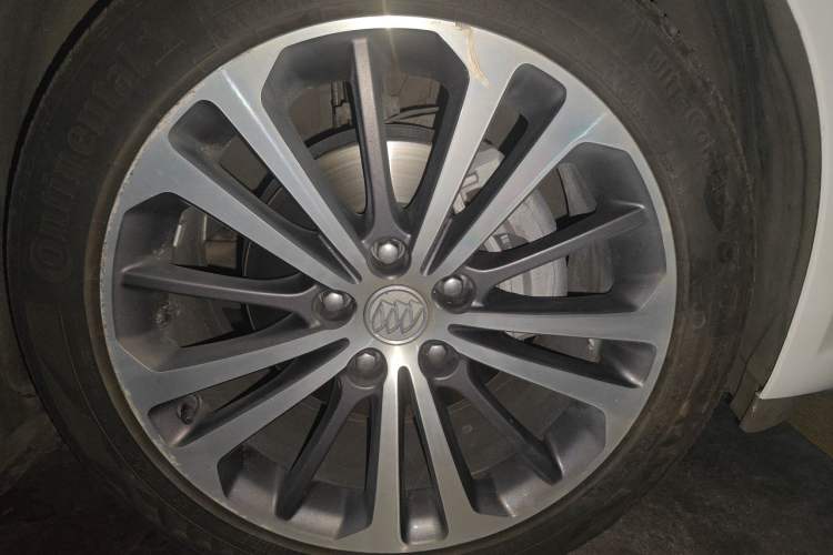 Used Buick Regal 2017 28T Prestige Model Right Front Wheel Hub