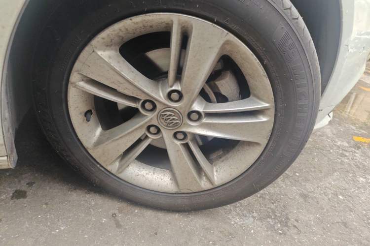 Used Buick Regal 2017 20T Luxury Model Right Front Wheel Hub
