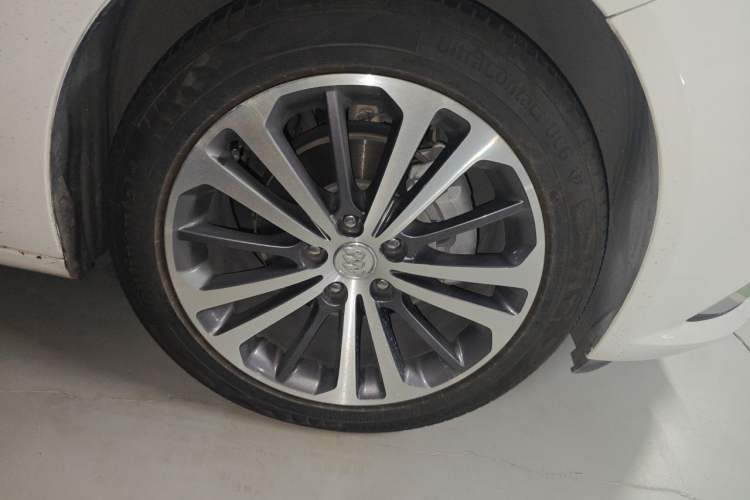 Used Buick Regal 2017 28T Luxury Edition Right Front Wheel Hub