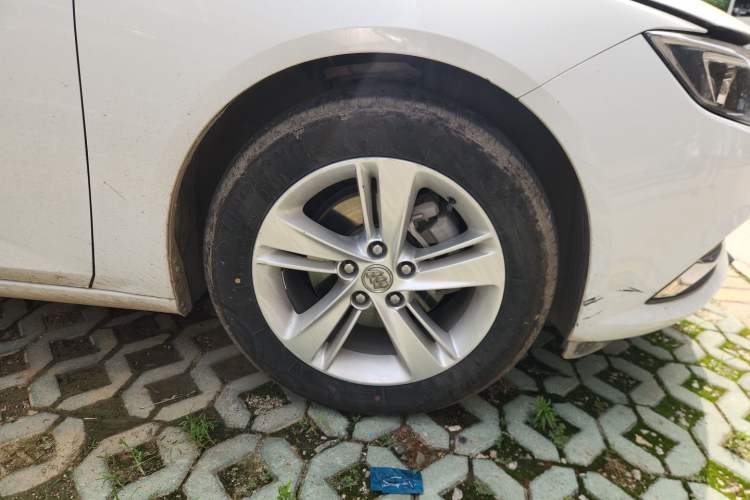 Used Buick Regal 2017 20T Elite Edition Right Front Wheel Hub