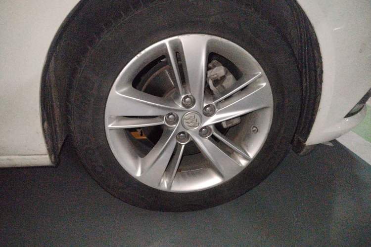 Used Buick Regal 2017 20T Luxury Model Right Front Wheel Hub