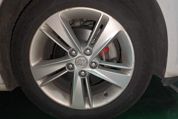 Used Buick Regal 2017 20T Elite Edition Right Front Wheel Hub
