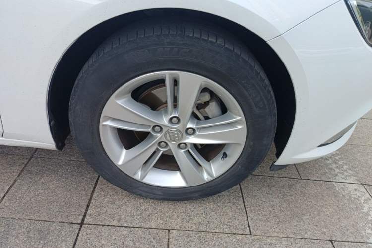 Used Buick Regal 2017 20T Elite Edition Right Front Wheel Hub