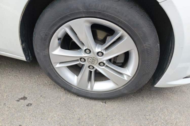 Used Buick Regal 2017 20T Luxury Model Right Front Wheel Hub