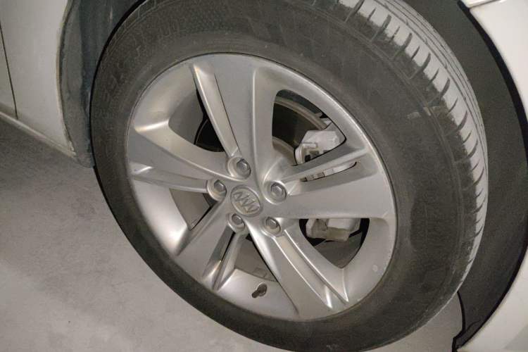 Used Buick Regal 2017 20T Luxury Model Right Front Wheel Hub