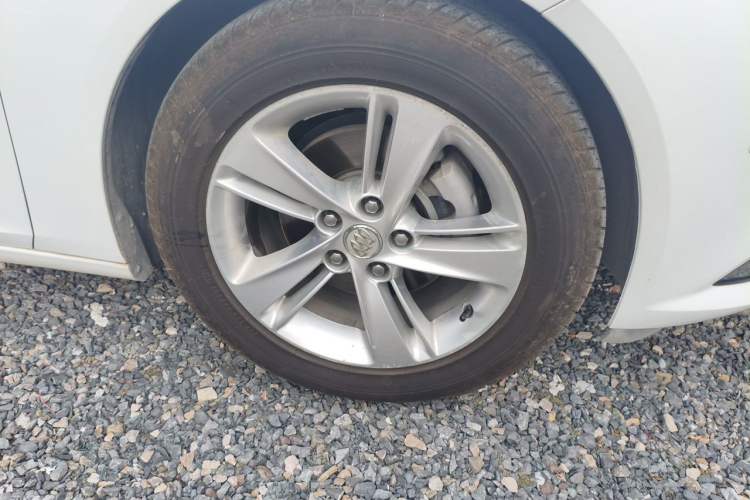 Used Buick Regal 2017 20T Prestige Model Right Front Wheel Hub