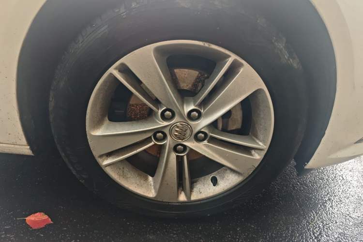 Used Buick Regal 2017 20T Elite Edition Right Front Wheel Hub