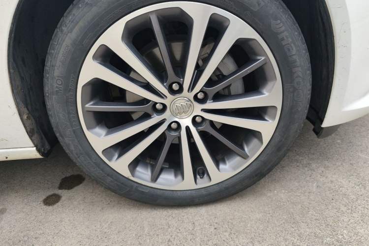 Used Buick Regal 2017 28T Luxury Edition Right Front Wheel Hub