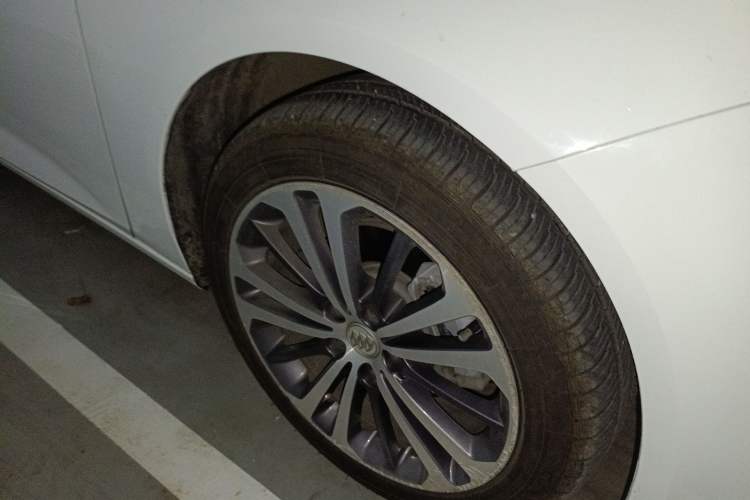 Used Buick Regal 2017 28T Luxury Edition Right Front Wheel Hub