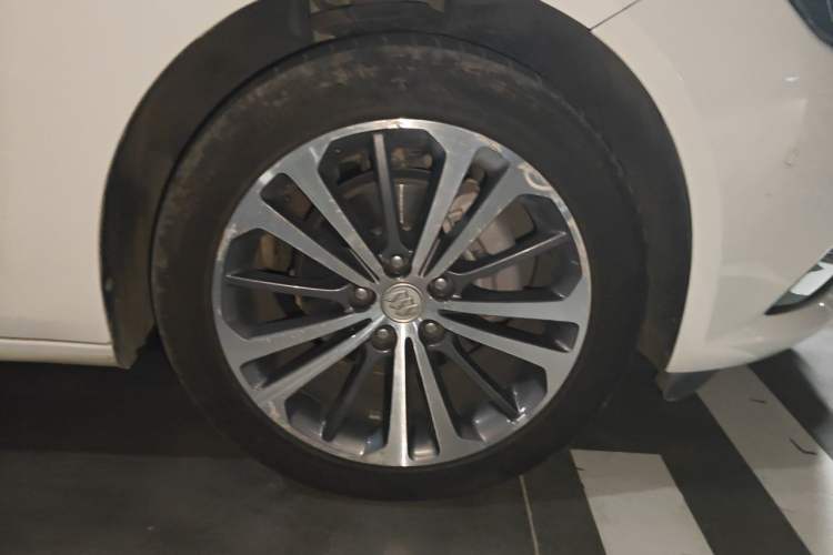 Used Buick Regal 2017 28T Luxury Edition Right Front Wheel Hub