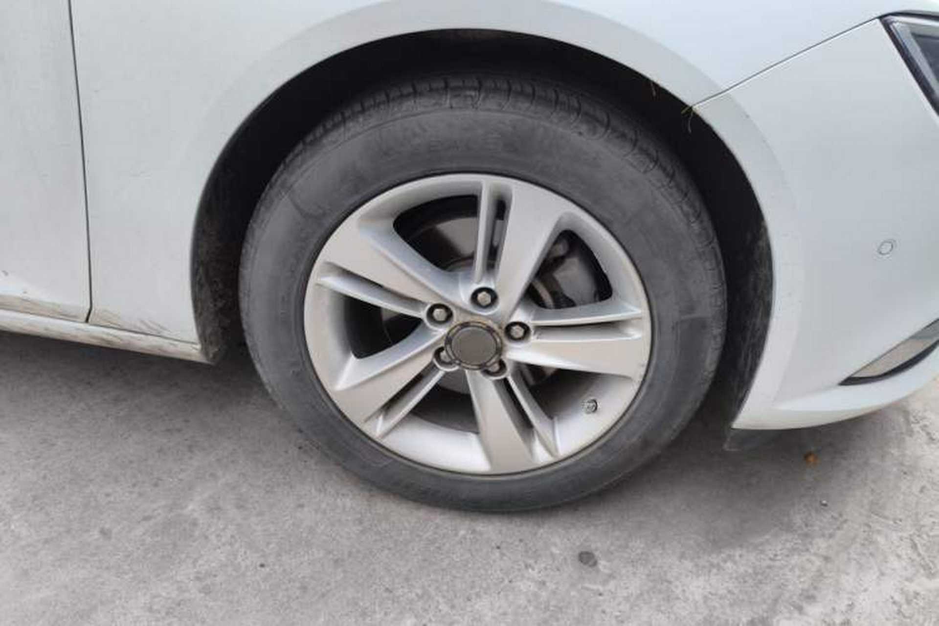 Used Buick Regal 2017 20T Luxury Model Right Front Wheel Hub