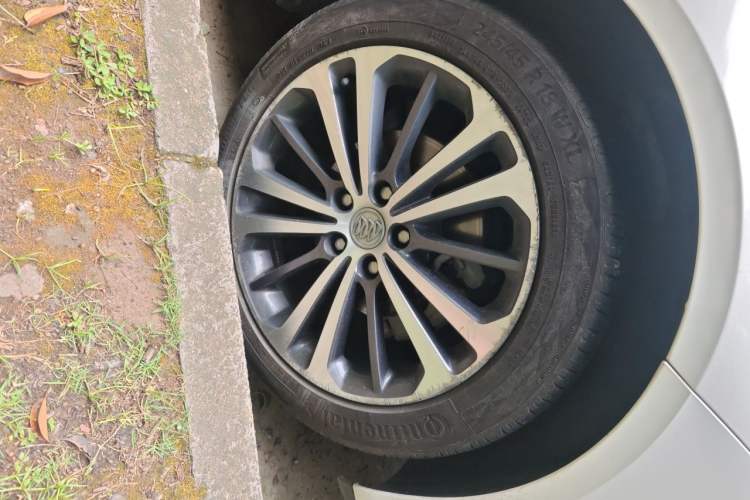 Used Buick Regal 2017 28T Luxury Edition Right Front Wheel Hub