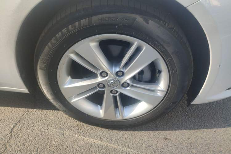 Used Buick Regal 2017 20T Elite Edition Right Front Wheel Hub