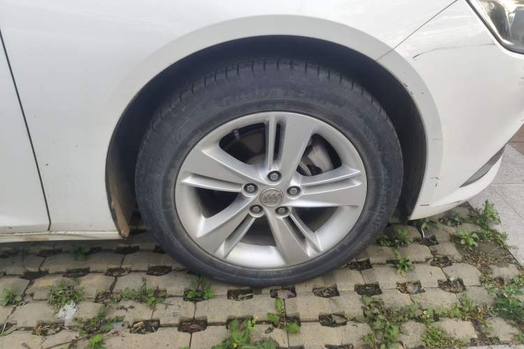 Used Buick Regal 2017 20T Elite Edition Right Front Wheel Hub