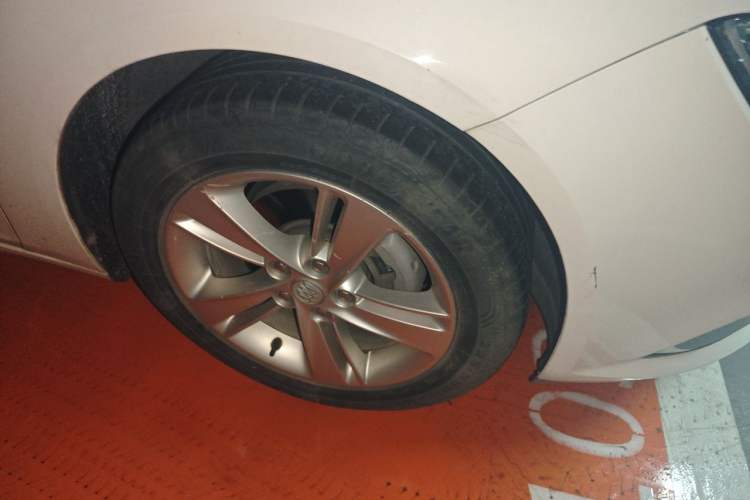 Used Buick Regal 2017 20T Elite Edition Right Front Wheel Hub
