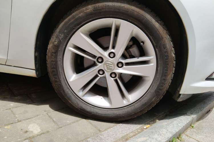 Used Buick Regal 2017 20T Elite Edition Right Front Wheel Hub