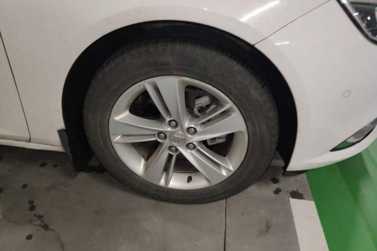 Used Buick Regal 2017 20T Luxury Model Right Front Wheel Hub