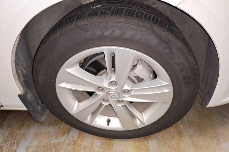 Used Buick Regal 2017 20T Elite Edition Right Front Wheel Hub