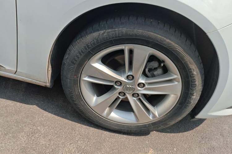 Used Buick Regal 2017 20T Elite Edition Right Front Wheel Hub