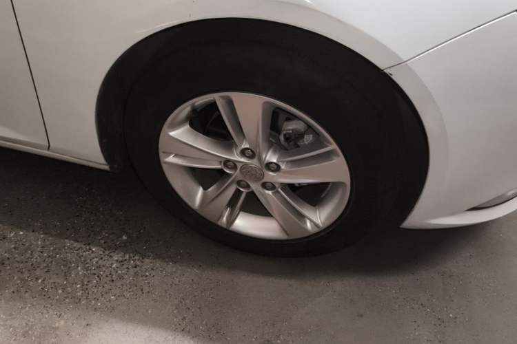 Used Buick Regal 2017 20T Elite Edition Right Front Wheel Hub